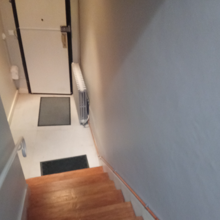 Déploiement discret d'un réseau de canalisations en cuivre dans un couloir pour une installation et entretien gaz naturel par LIMA à Yzosse.